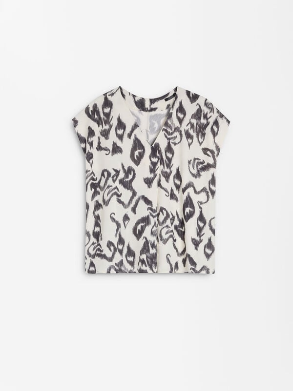 Printed shirt with V-neck