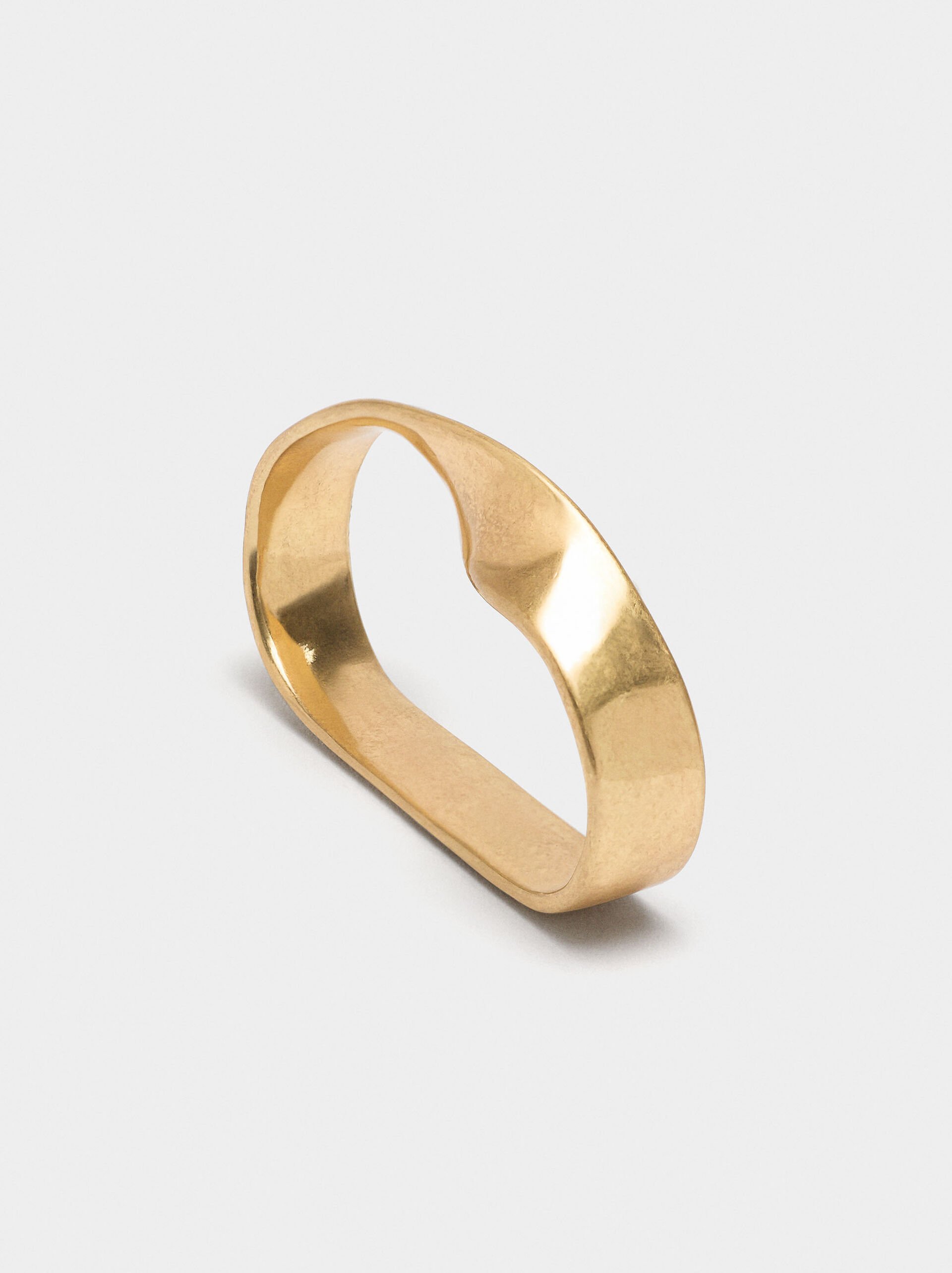 Double ring with twisted effect image number 2.0