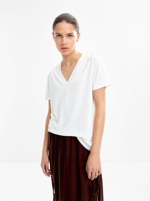 Camiseta básica cuello pico