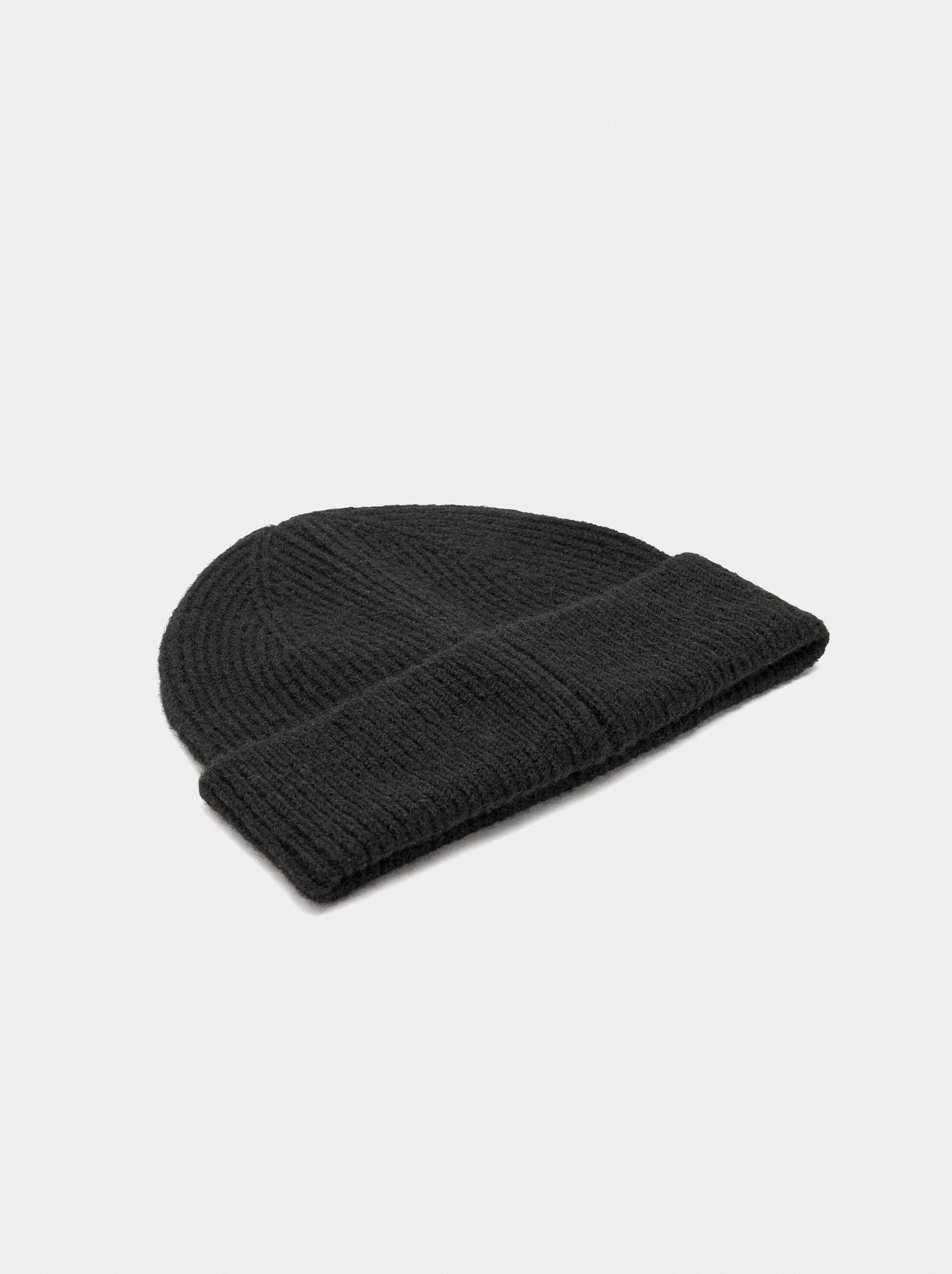 Hat with cuff image number 2.0