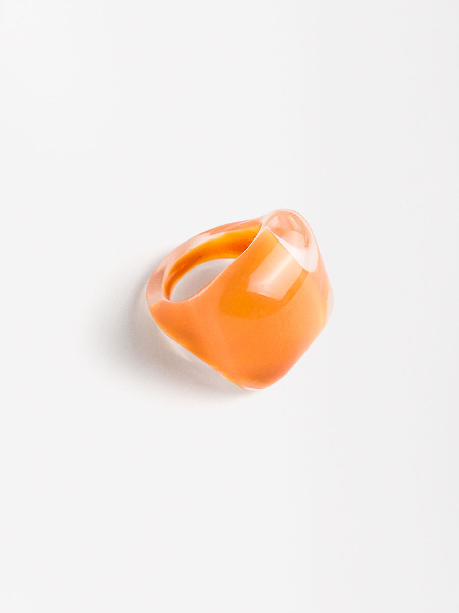 Square ring with enamel