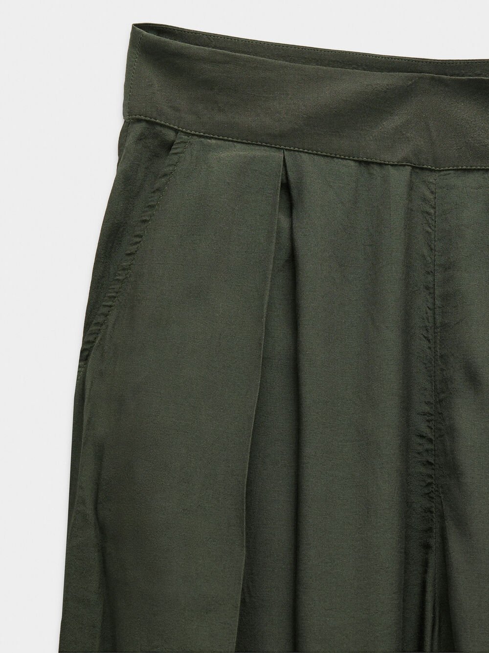Baggy trousers with straps