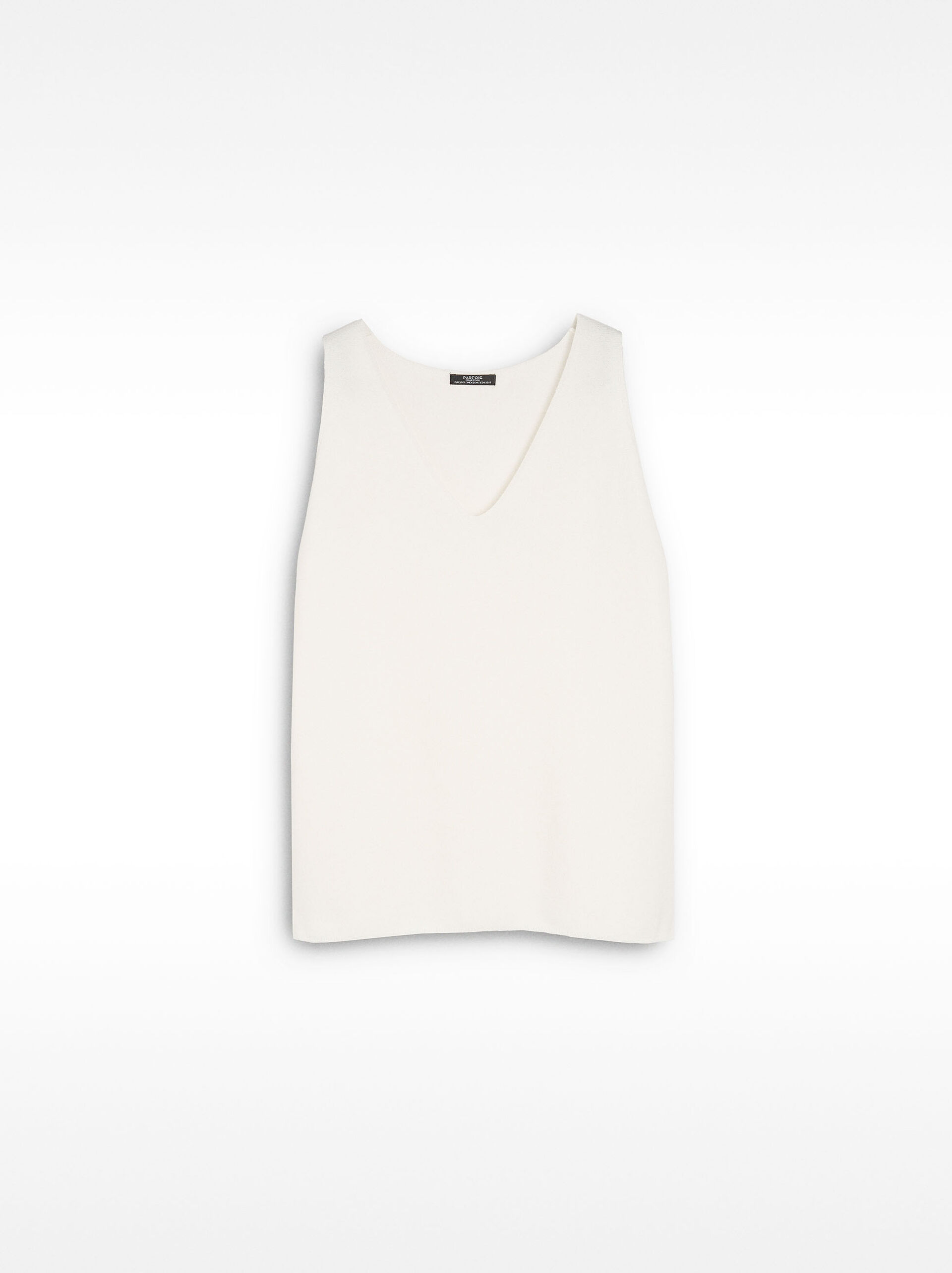 Top de punto con cuello V image number 4.0