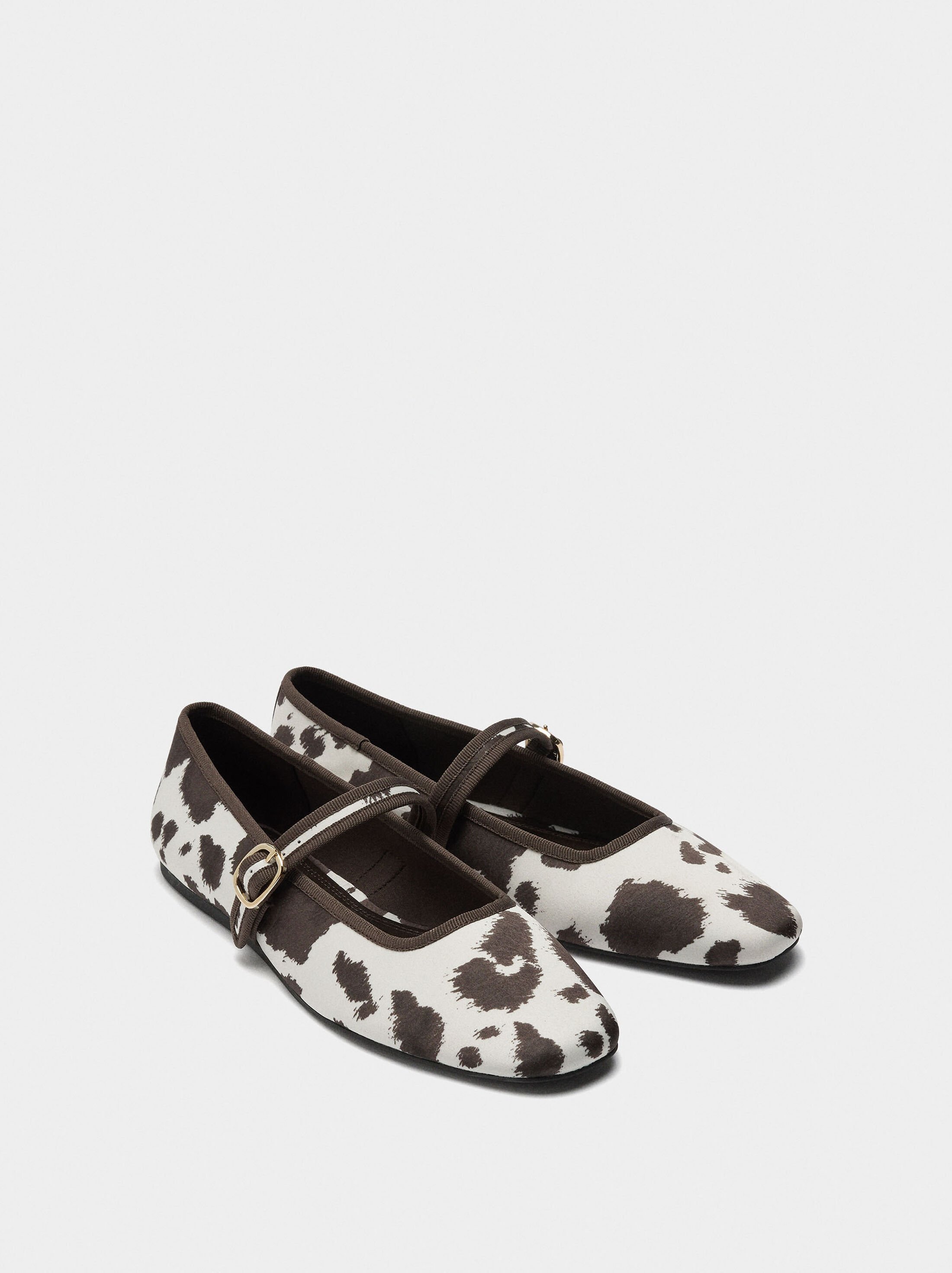 Ballet flats with animal printed pattern image number 2.0