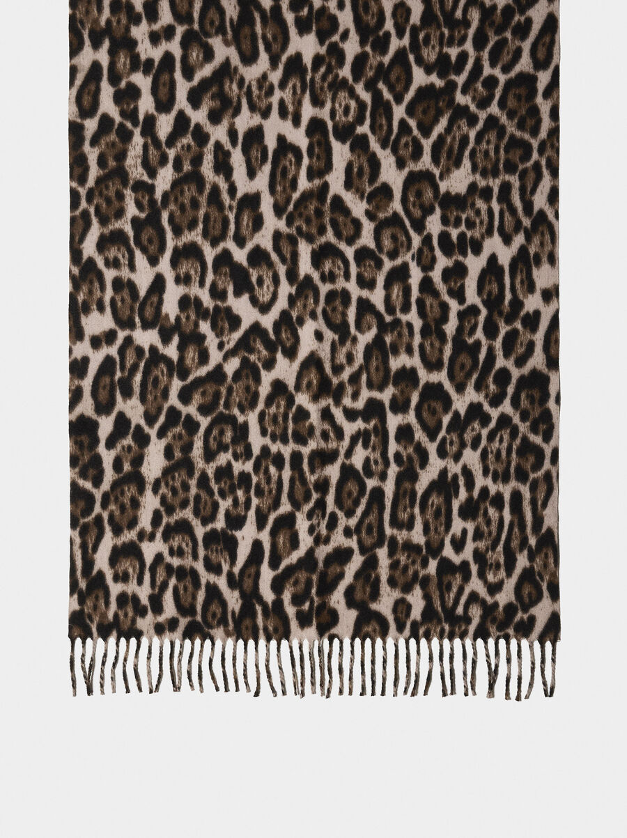 Scarf with animal print