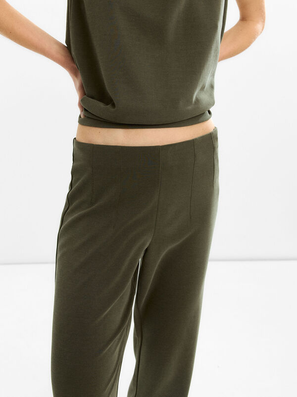 Plain top with pleat