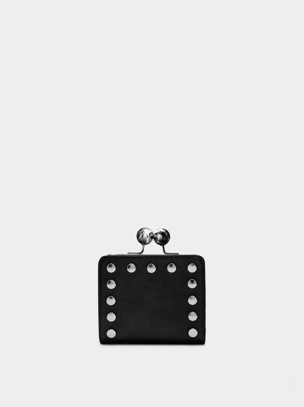 Basic wallet with studs