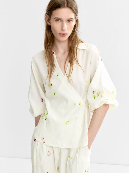 Blusa cruzada estampada