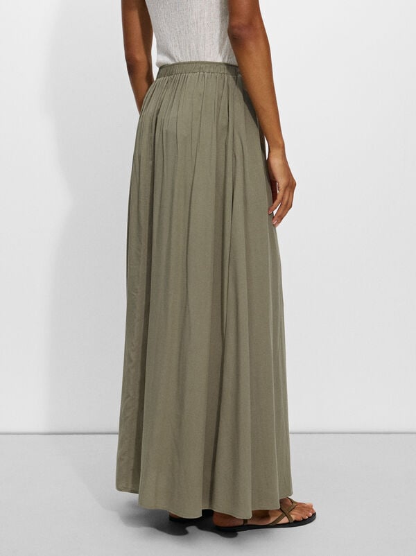 Long skirt with elastic waistband