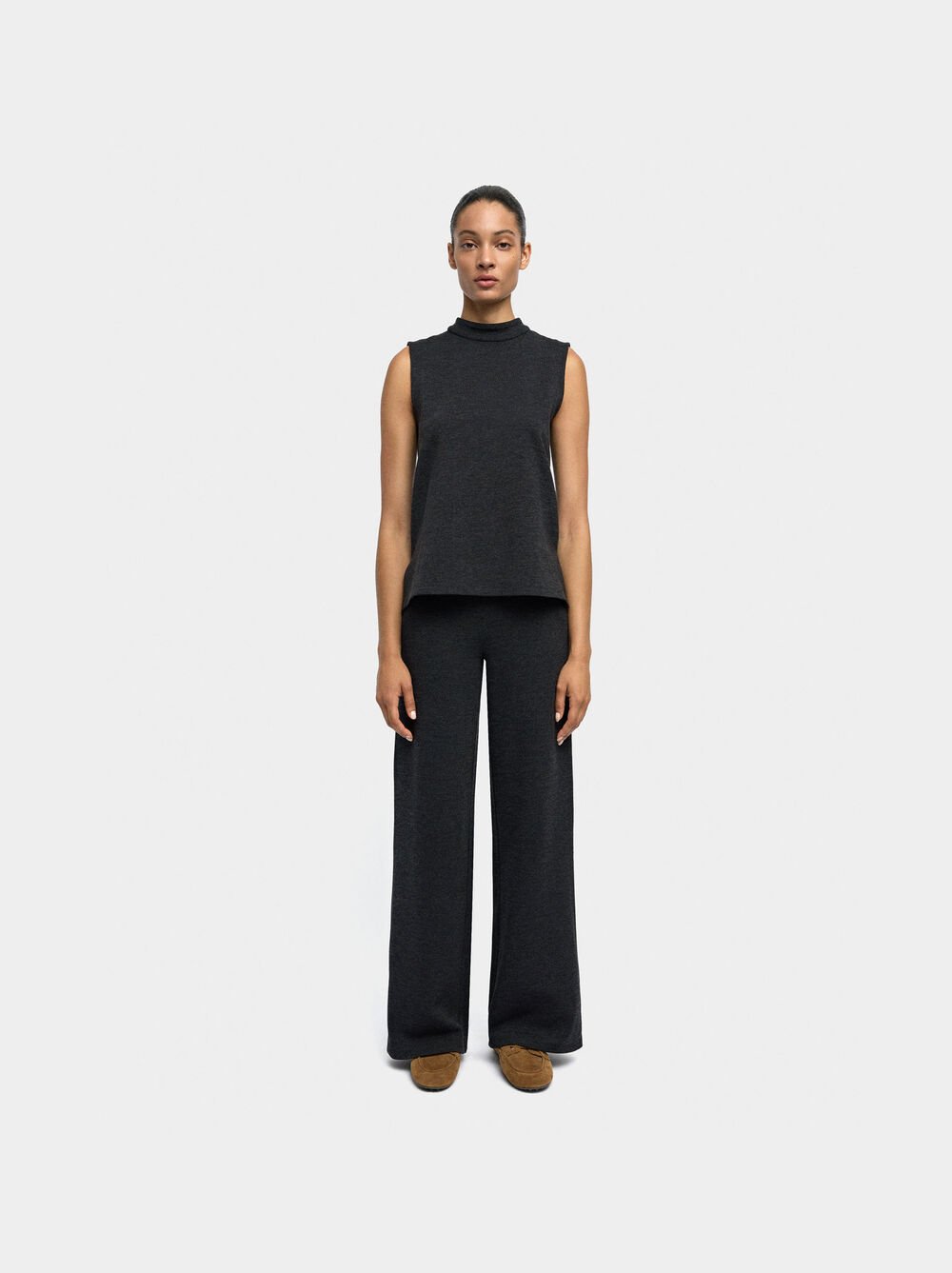 Textured pants with elastic waistband