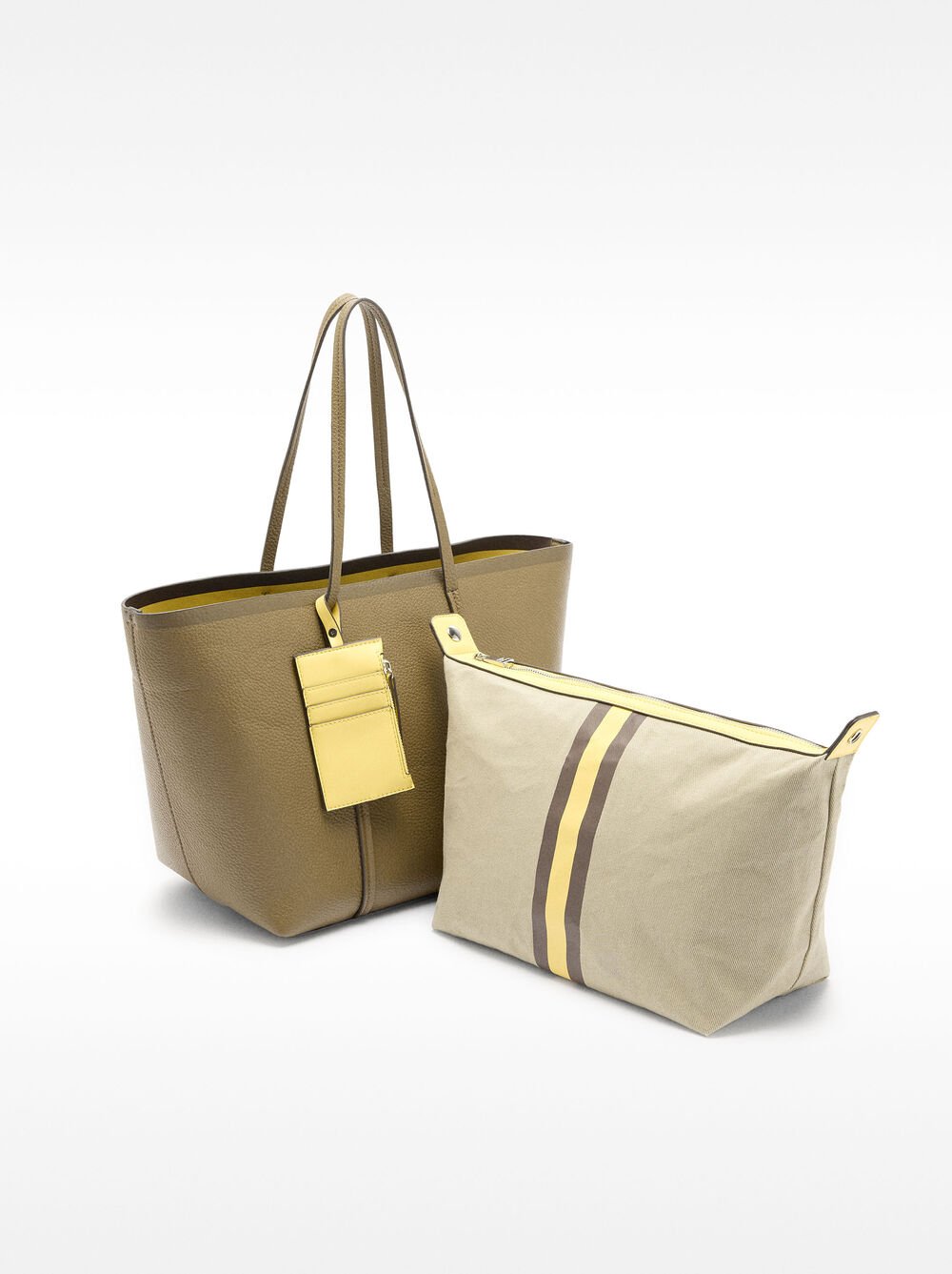 Shopper bag with pendant