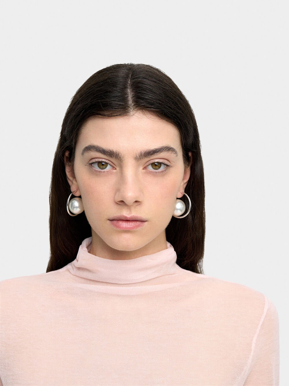 Open hoop earrings with pearls
