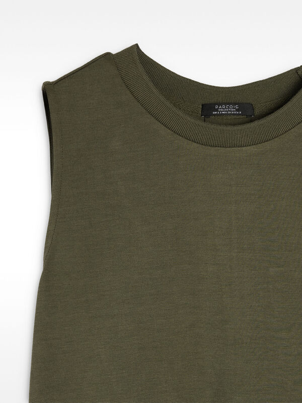 Plain top with pleat