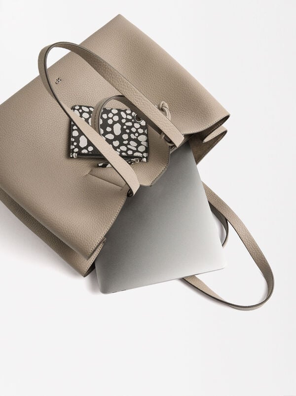 13" laptop bag with pendant