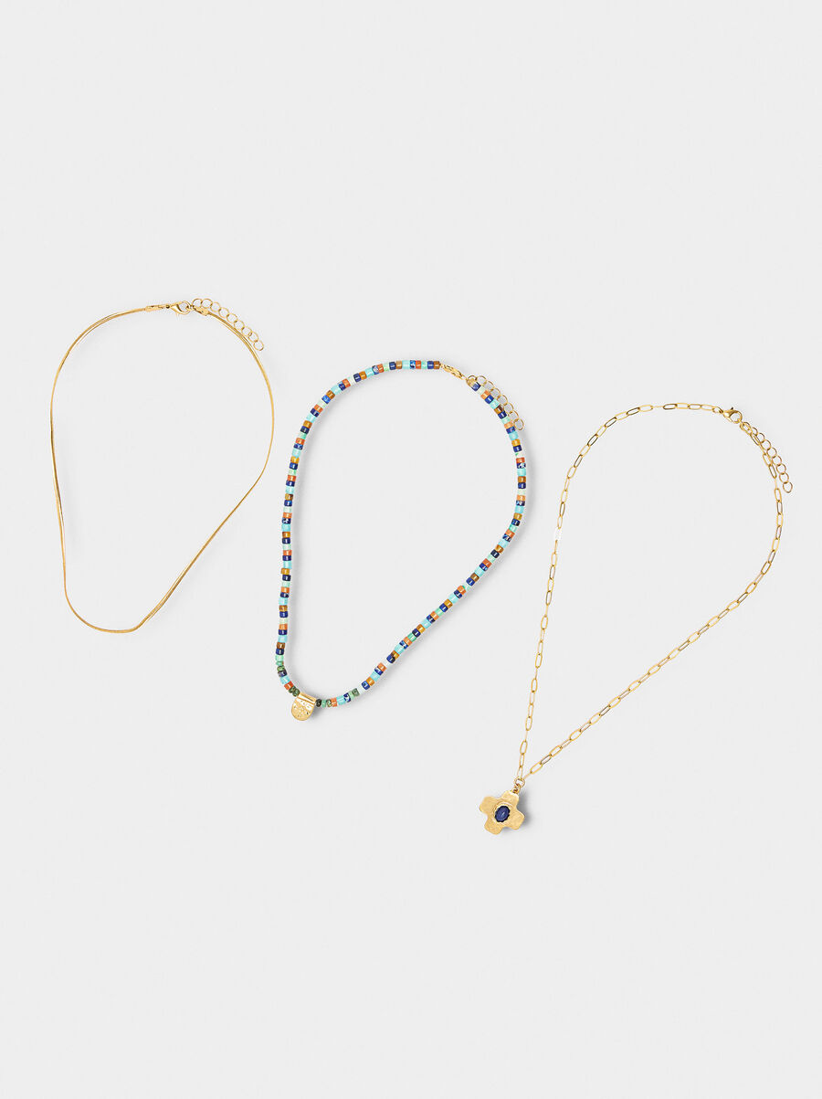 Set of three necklaces with stones