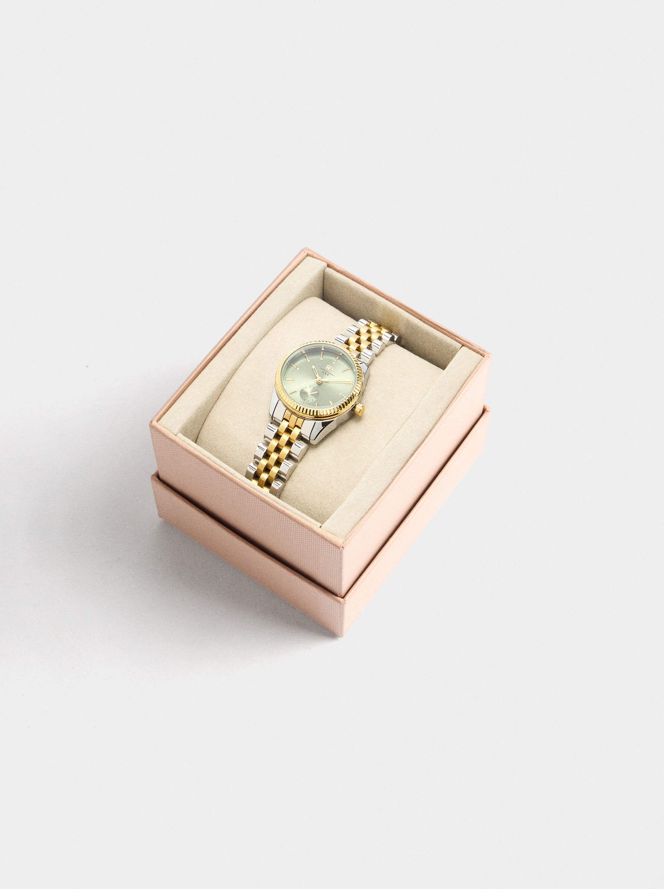 Round watch with stainless steel bracelet image number 4.0