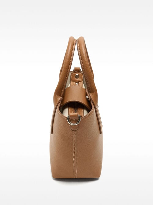 Tote bag with texture and removable bag