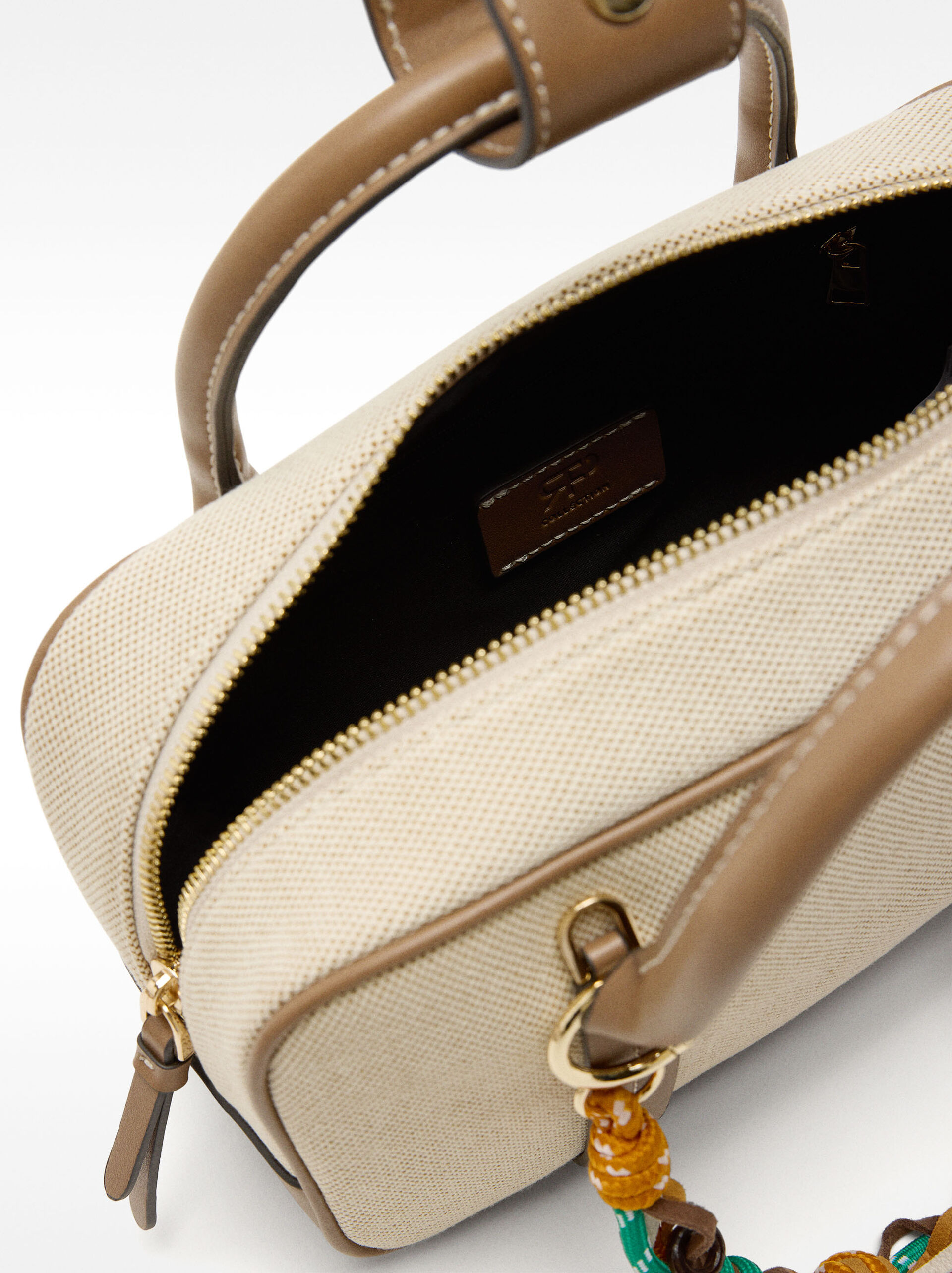 Rectangular tote bag with pendant image number 3.0