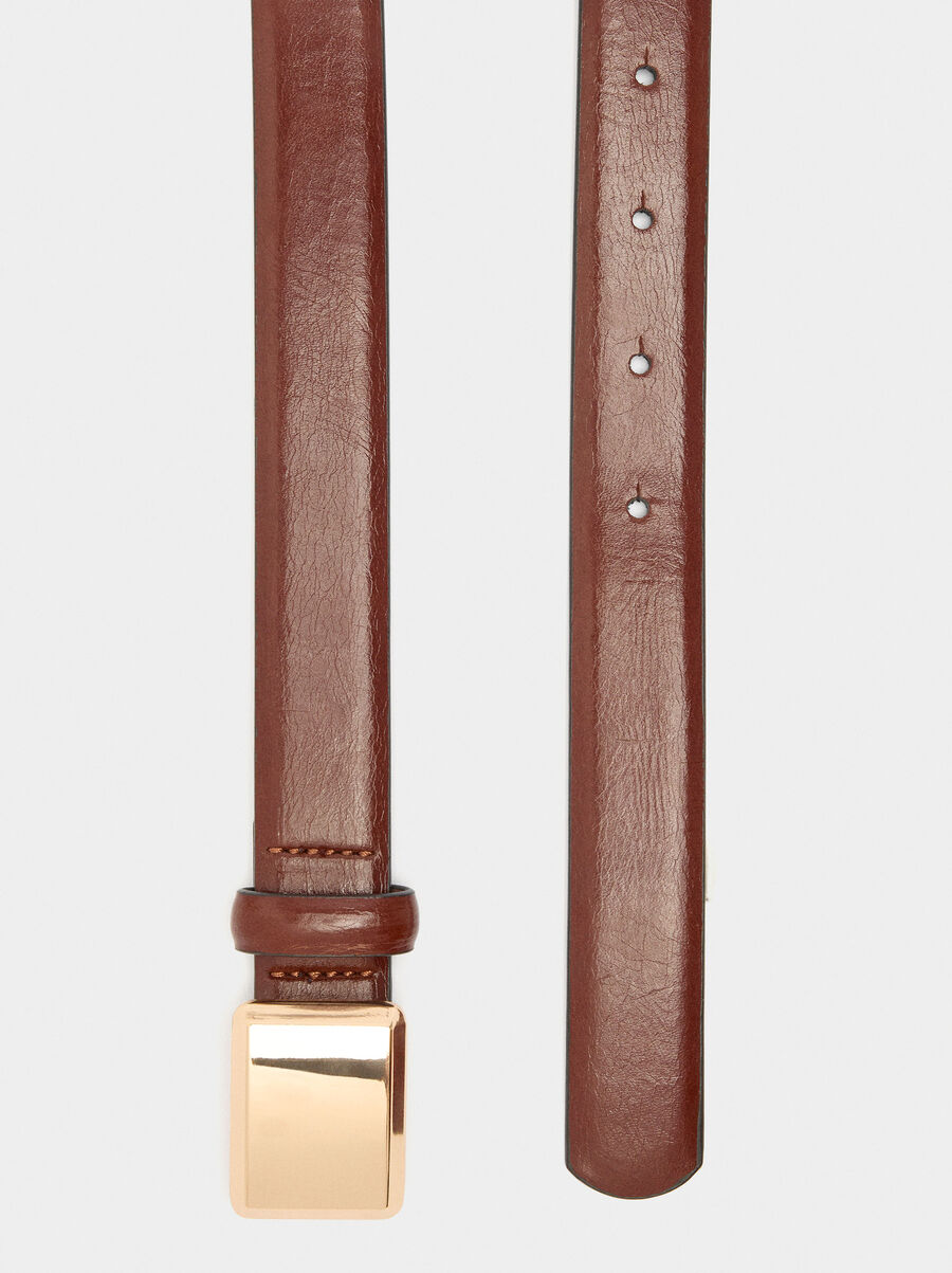 Belt with rectangular buckle