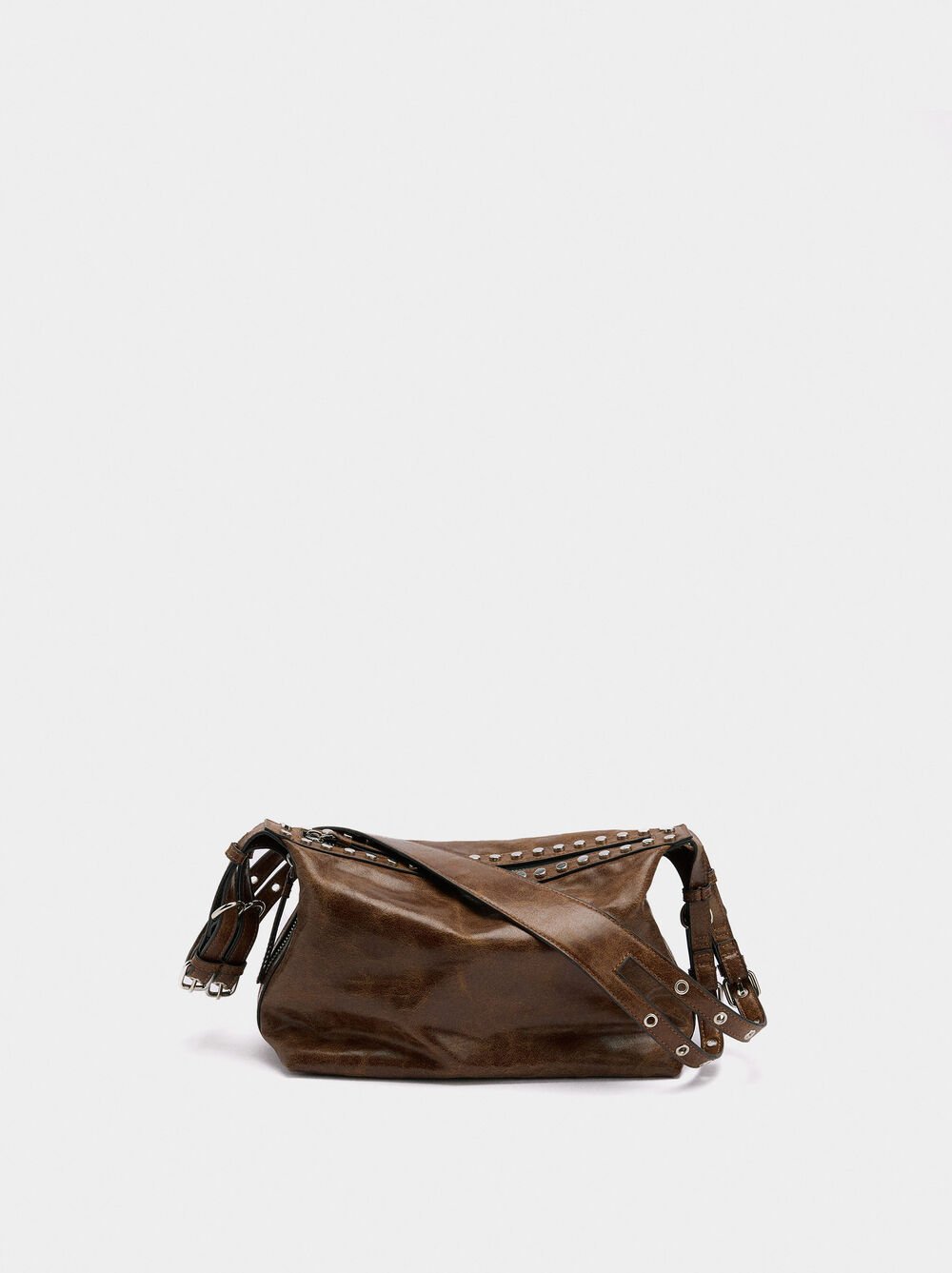 Bolso de hombro con tachuelas