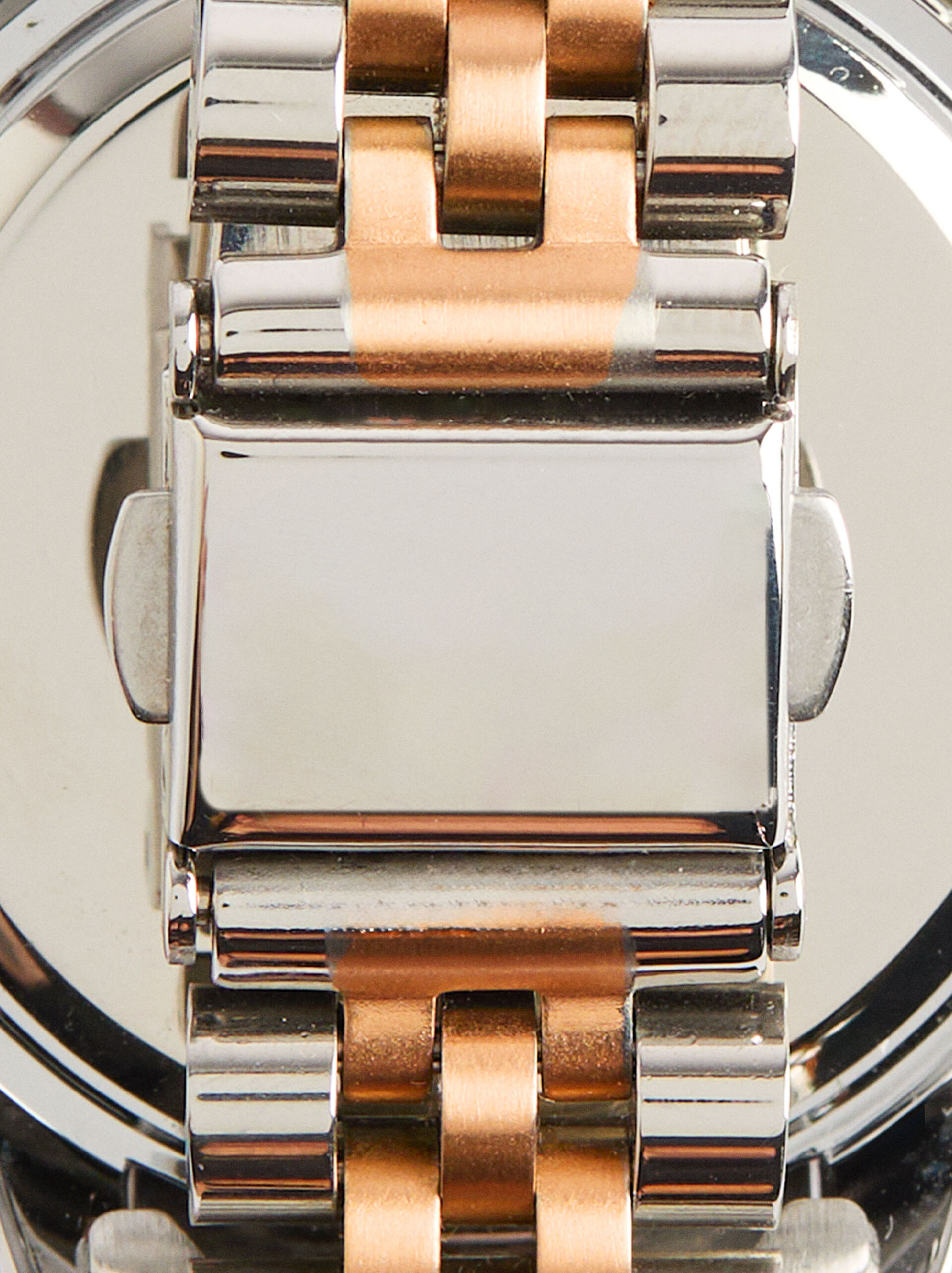 Uhr mit zweifarbigem Metallarmband image number 5.0