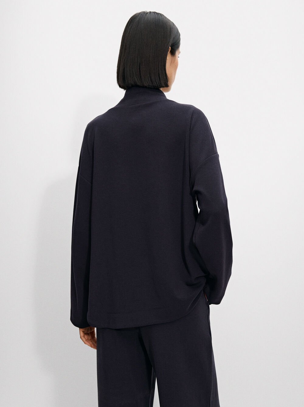 High-neck sweatshirt