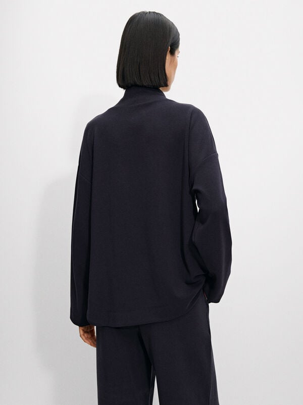 High-neck sweatshirt