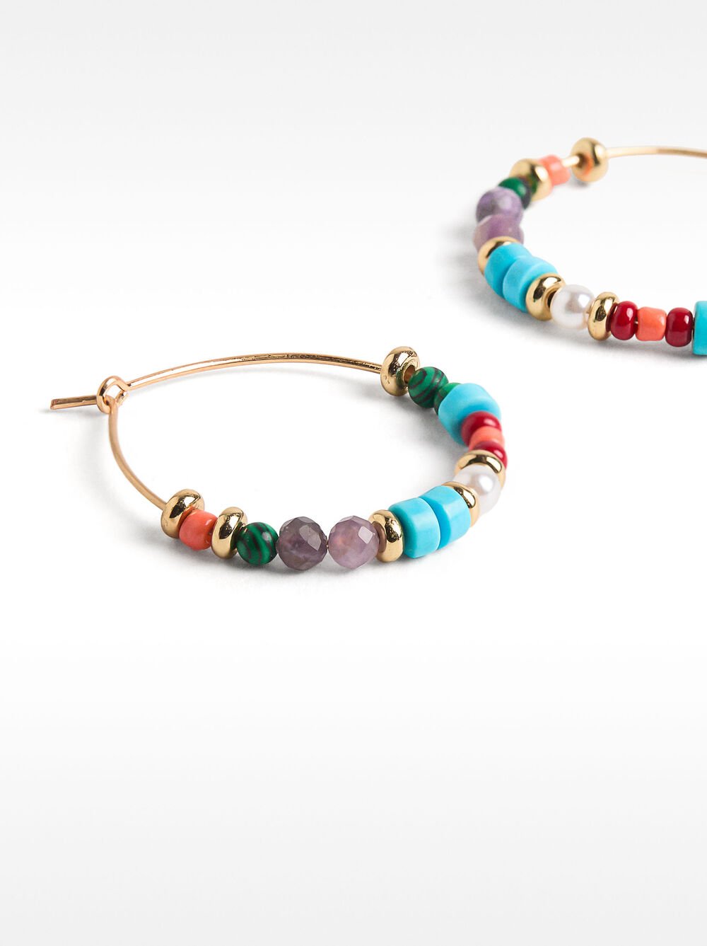 Hoop earrings with multicolored stones