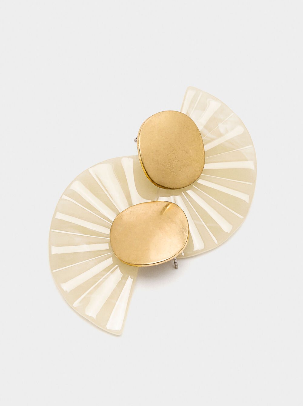 Ohrringe mit Fächerdetail aus Harz