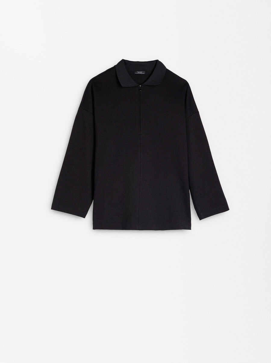 Sweater with zipper closure