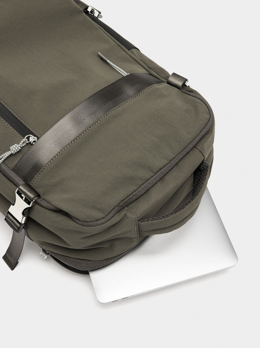 Expandable nylon cabin backpack