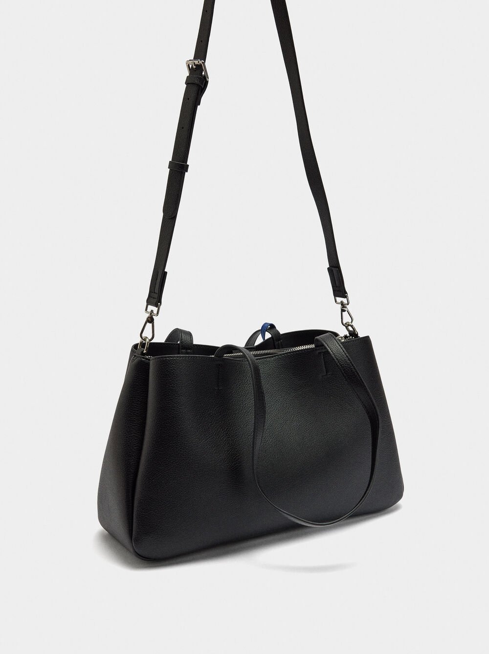 Plain shopper bag with pendant