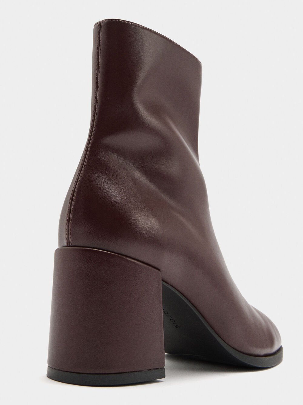 Ankle boots with block heel and topstitching