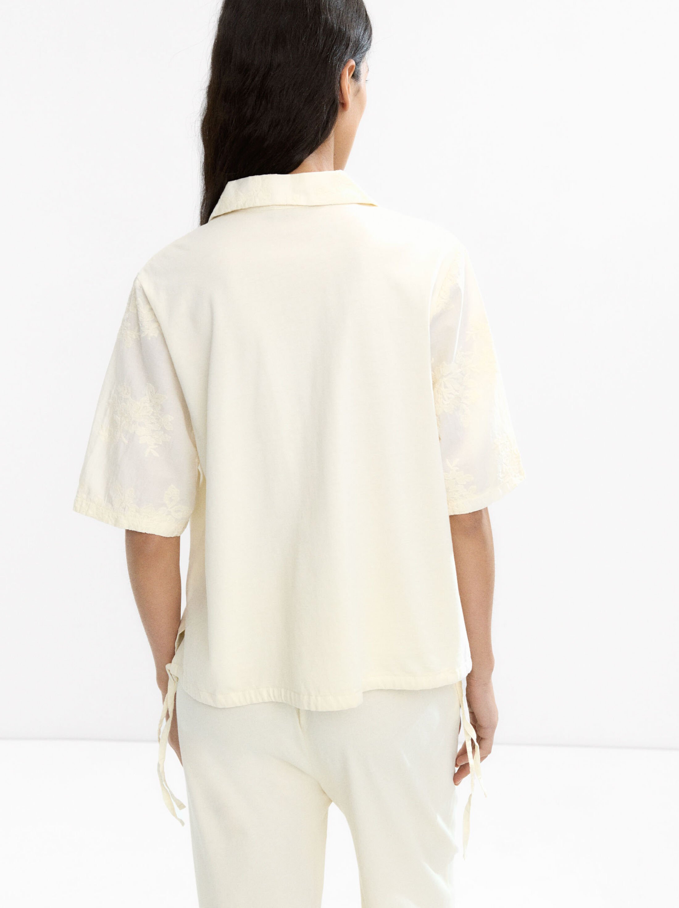 Blusa 100% de cotó amb bordats image number 3.0