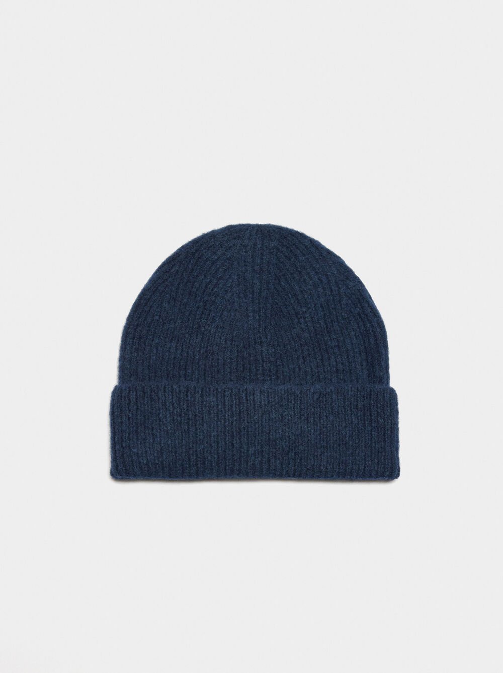 Gorro canalado con dobladillo