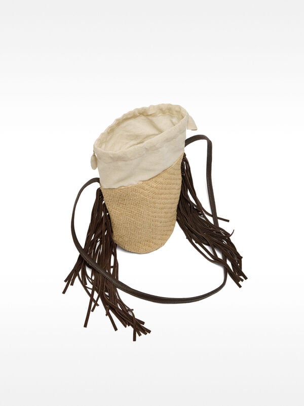 Sac seau en raphia avec franges en cuir