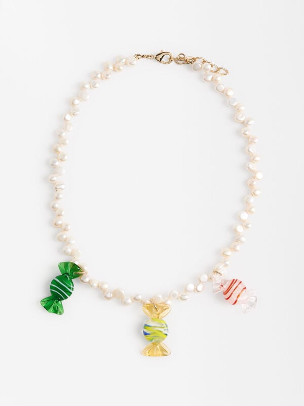 Freshwater pearl necklace with glass pendants