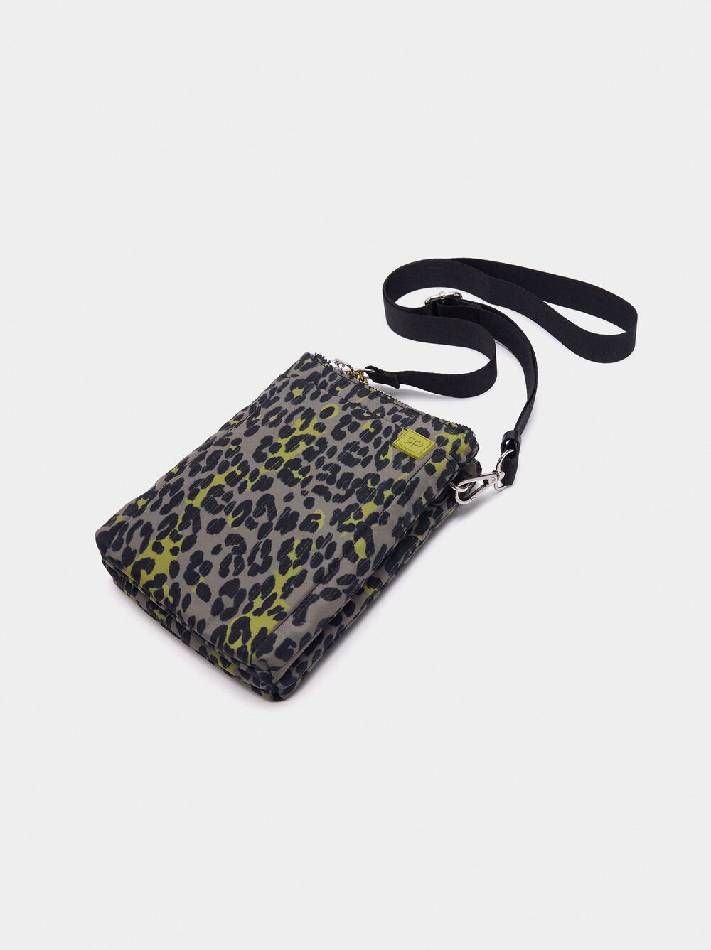 Bolso bandolera estampado leopardo de nylon
