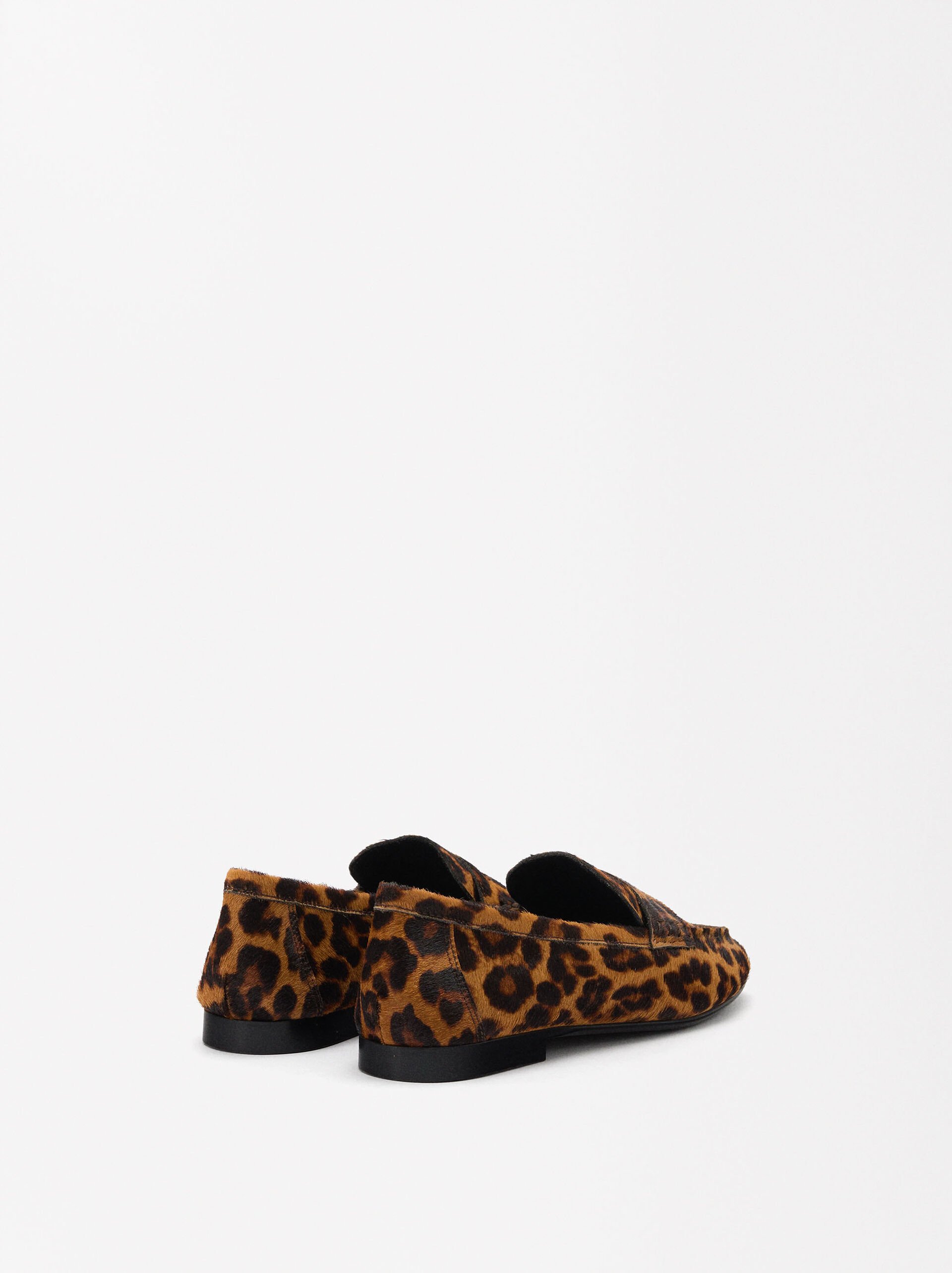 Animal print leather loafers image number 4.0