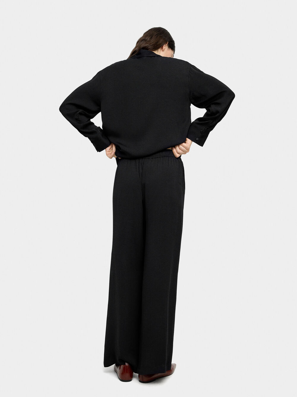 Fließende hose mit elastischer Taille