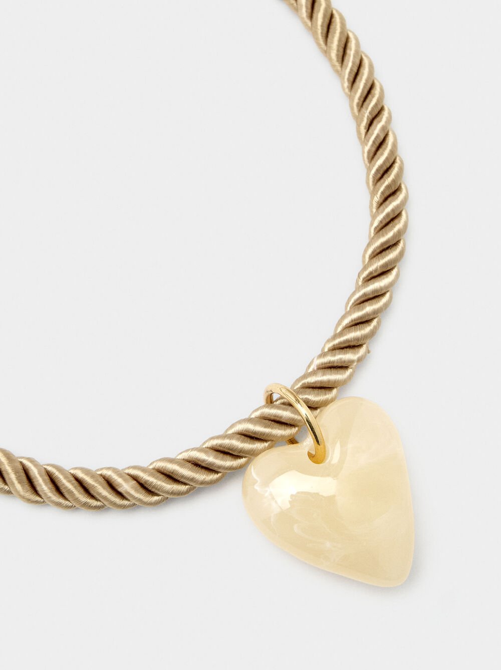 Short necklace with heart