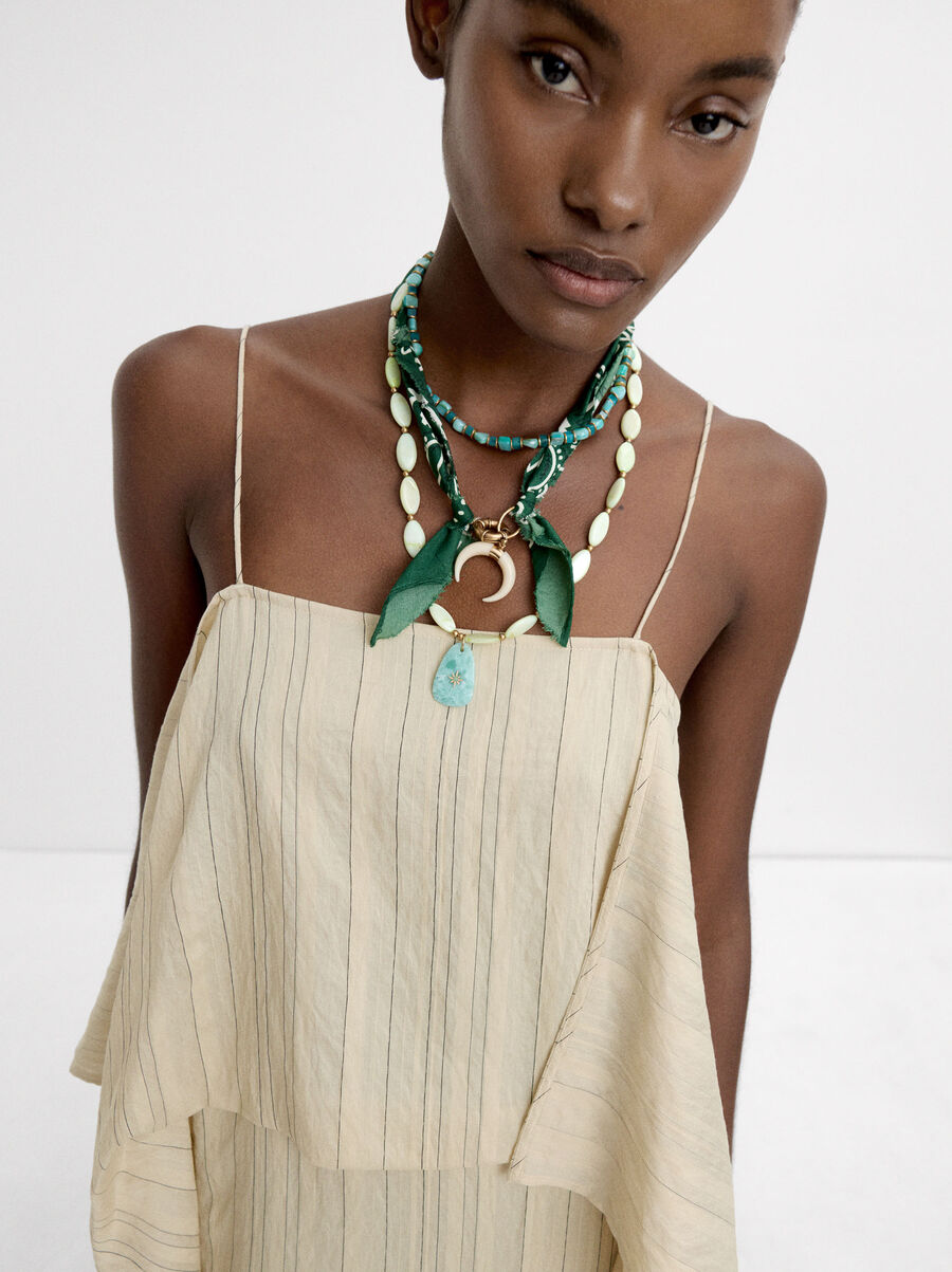 Set de collares con piedras y conchas