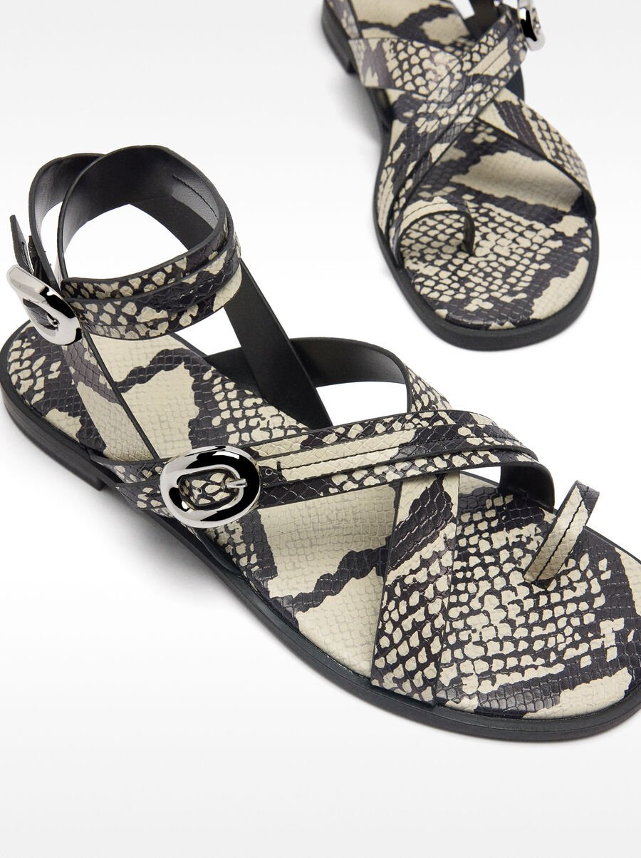 Flat sandals with snake print