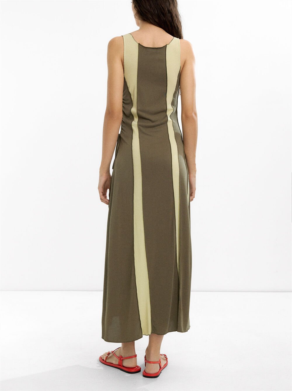Vestit llarg de teixits amb contrast