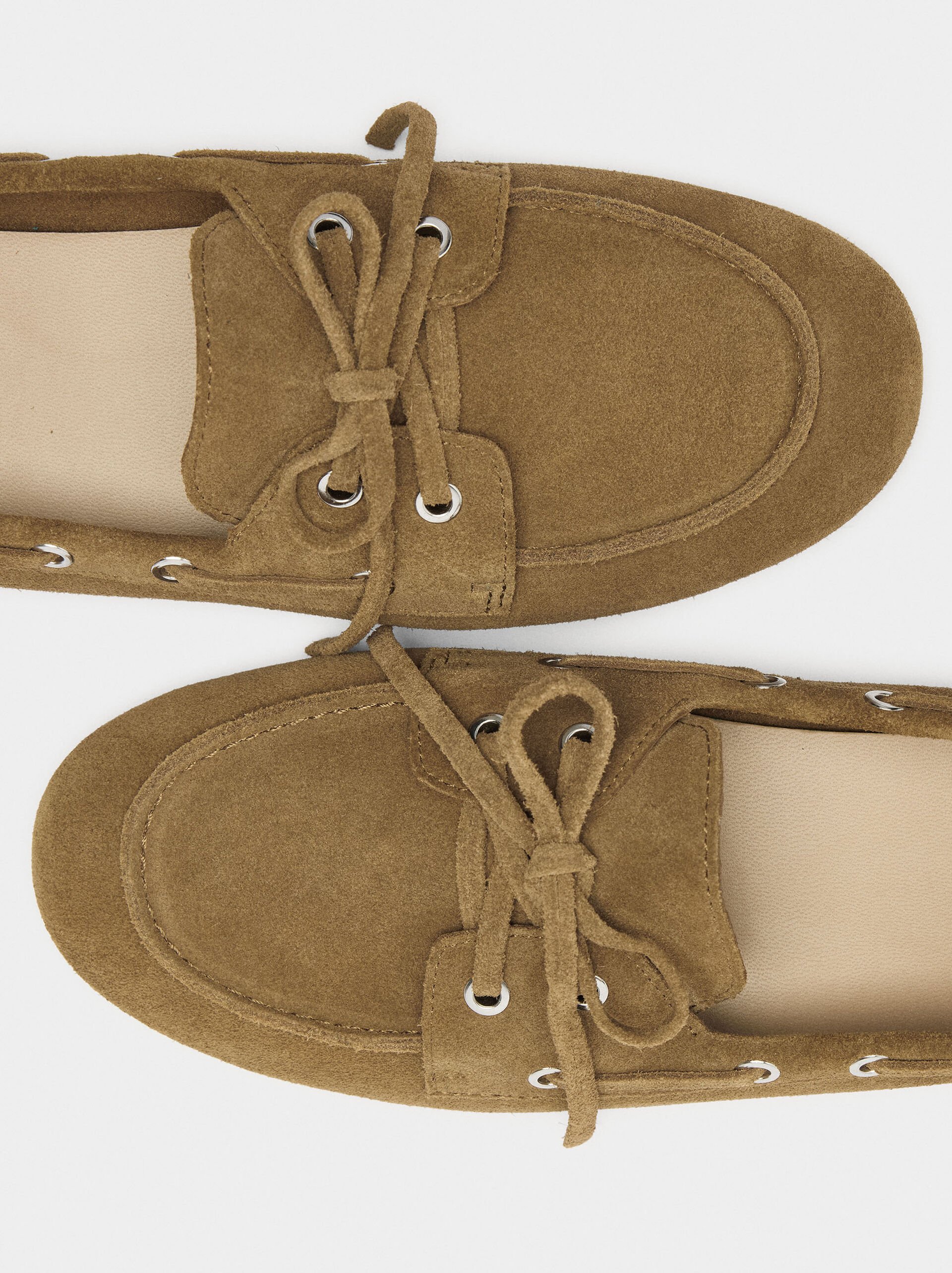 Leather moccasins with laces image number 5.0
