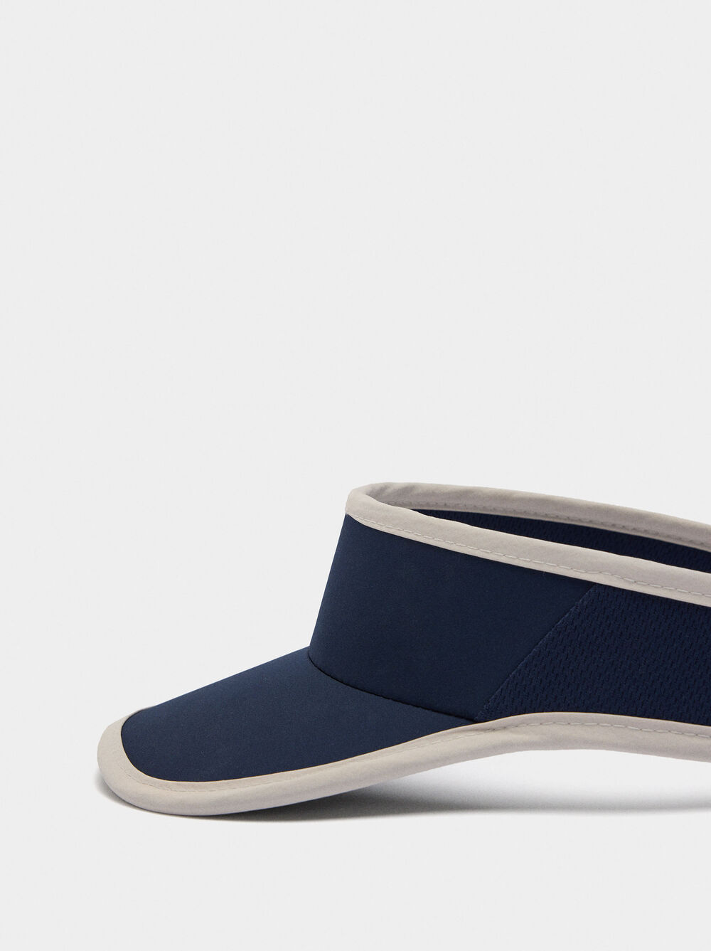 Nylon visor with contrast piping