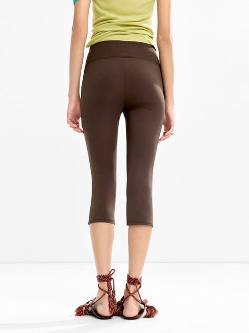 Pantalón capri elástico