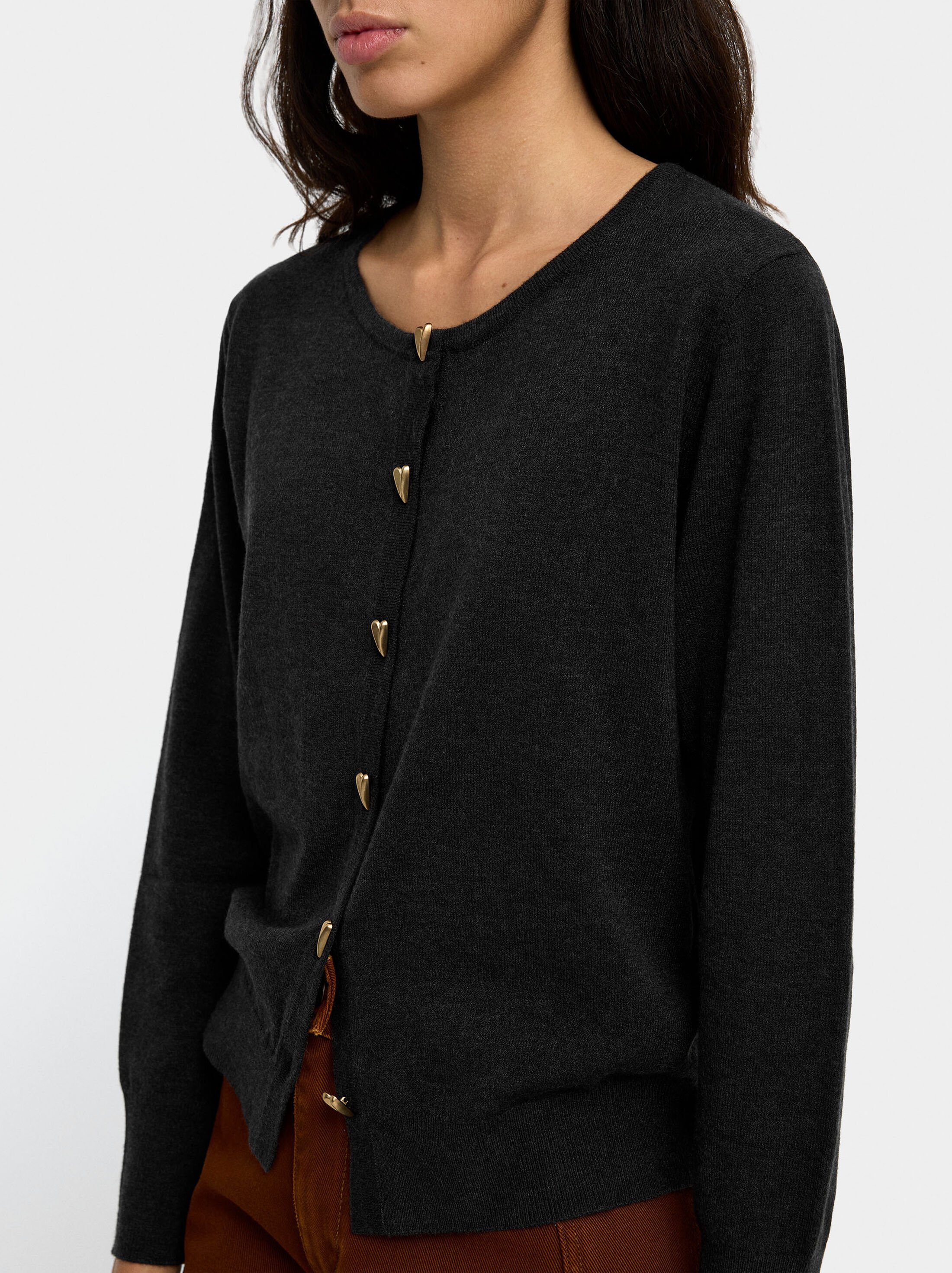 Càrdigan de malla amb botons amb forma de cor image number 2.0