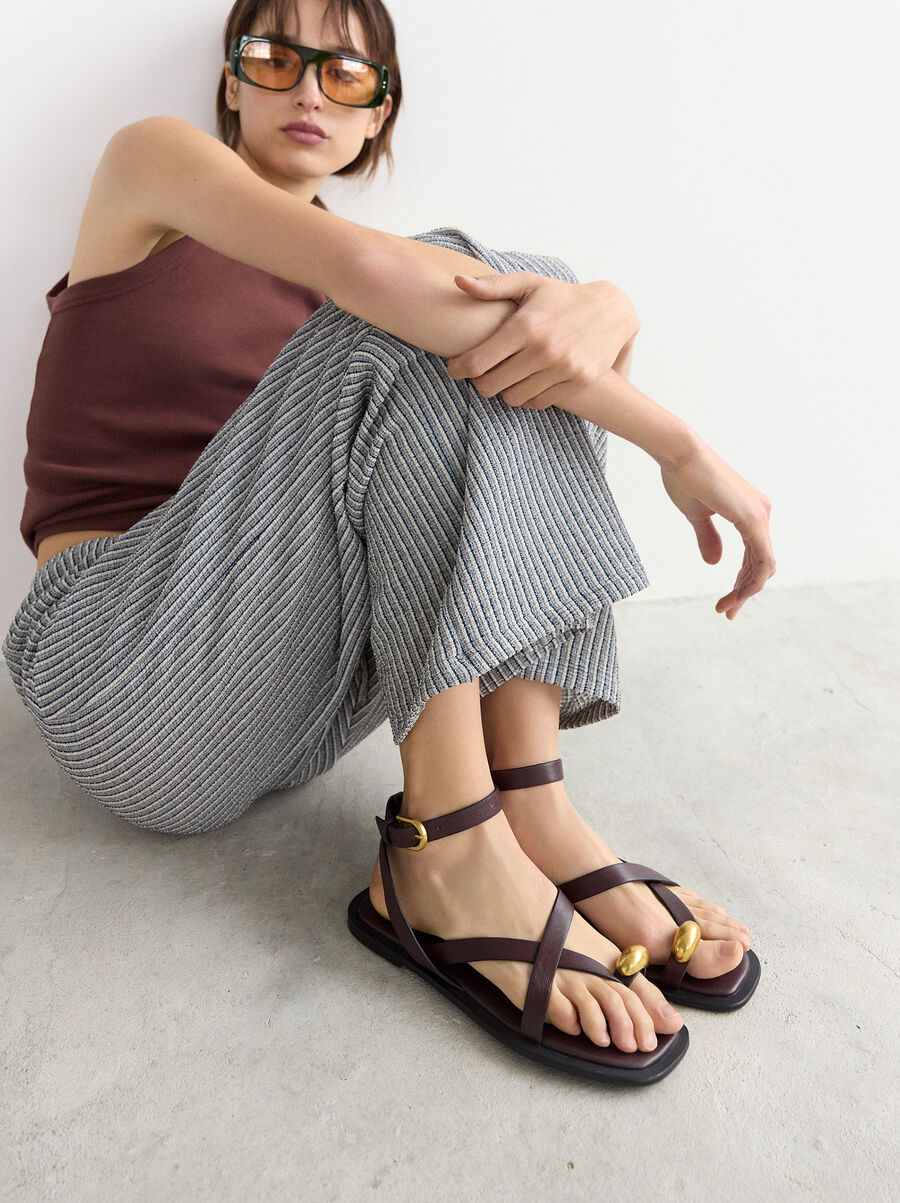 Leather sandals with metallic detail straps