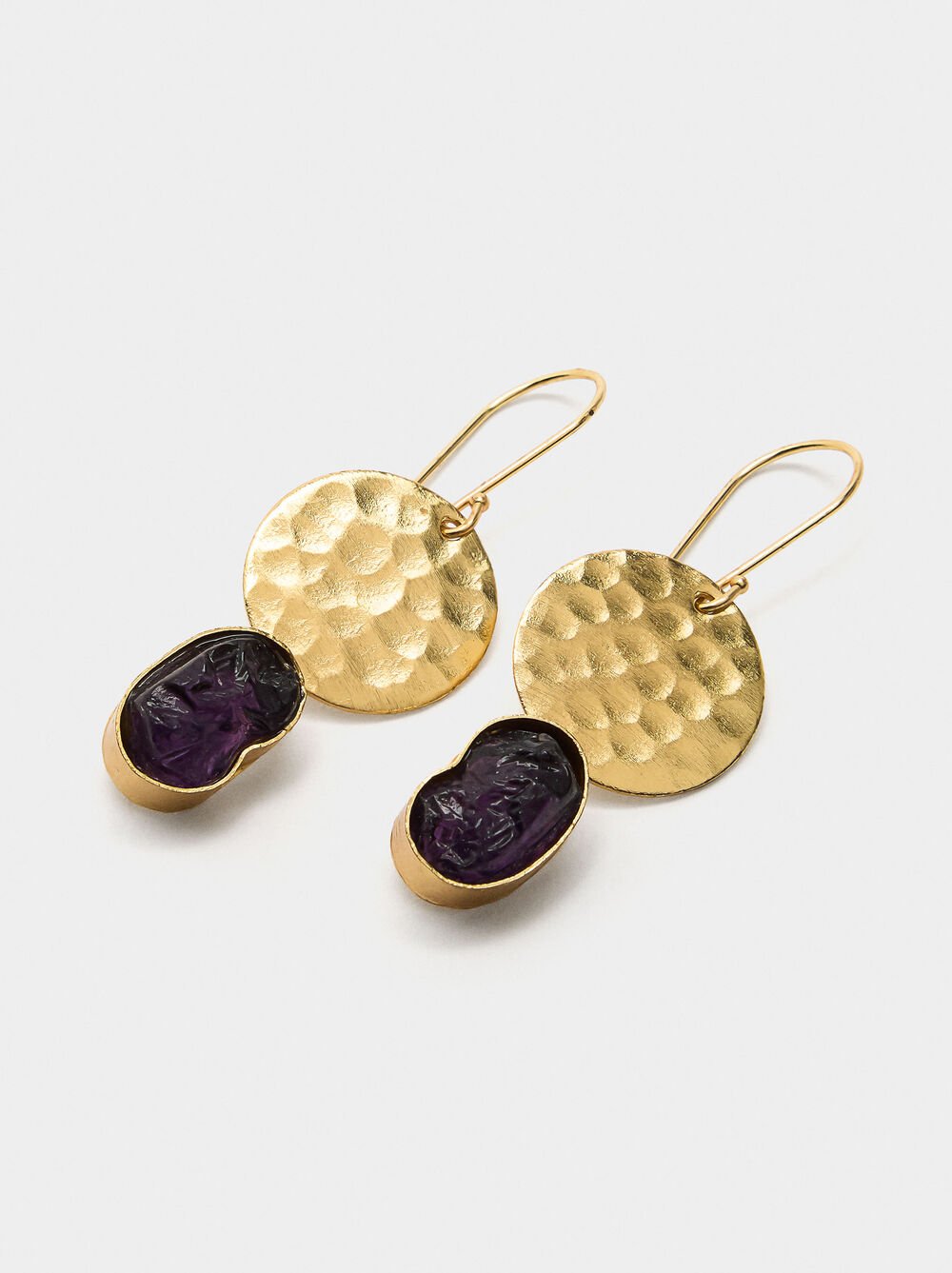 Round earrings with stones